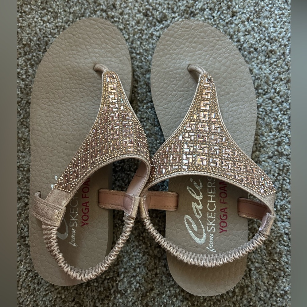 Skechers sandals with heel strap.